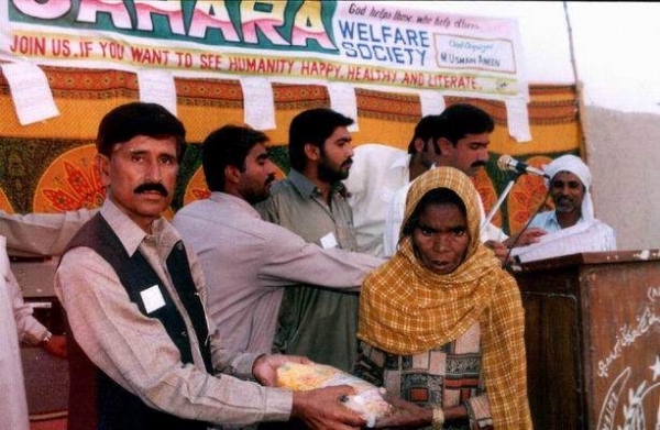 Mr Amin Mitru distributes food packet  